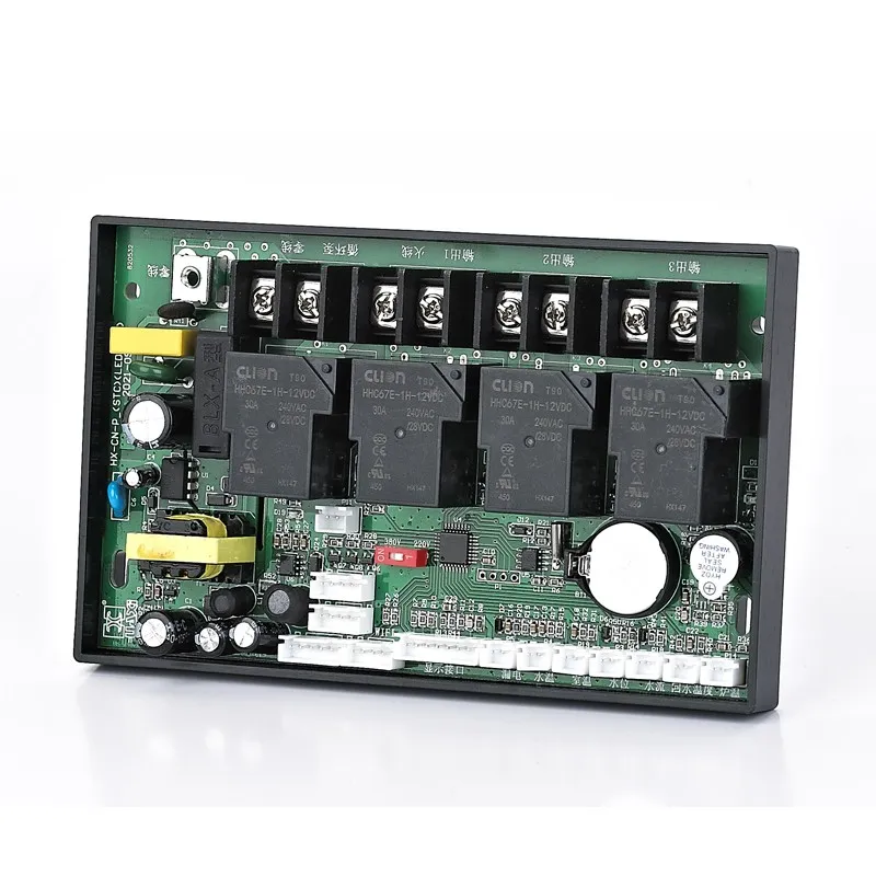 ما هي الوظيفة الأساسية لجهاز التحكم في غلاية التدفئة الكهربائية؟